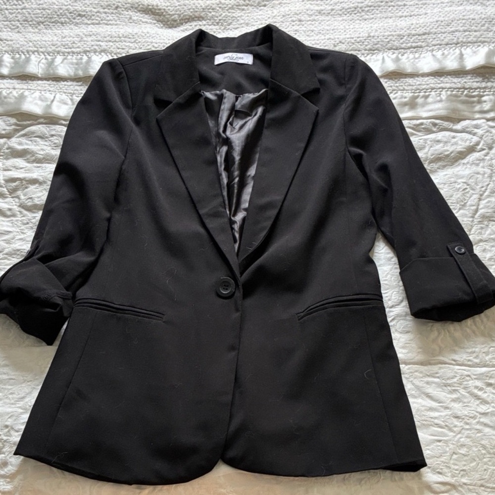 CJLA Black Single-Button Blazer - Classic Tailored Style